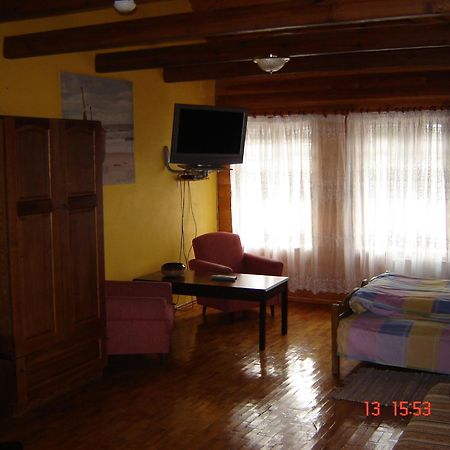 Viesu Nams Mezu 13 Hotel Ventspils Ngoại thất bức ảnh