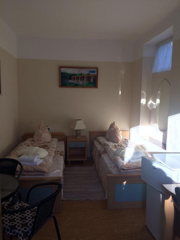Viesu Nams Mezu 13 Hotel Ventspils Ngoại thất bức ảnh