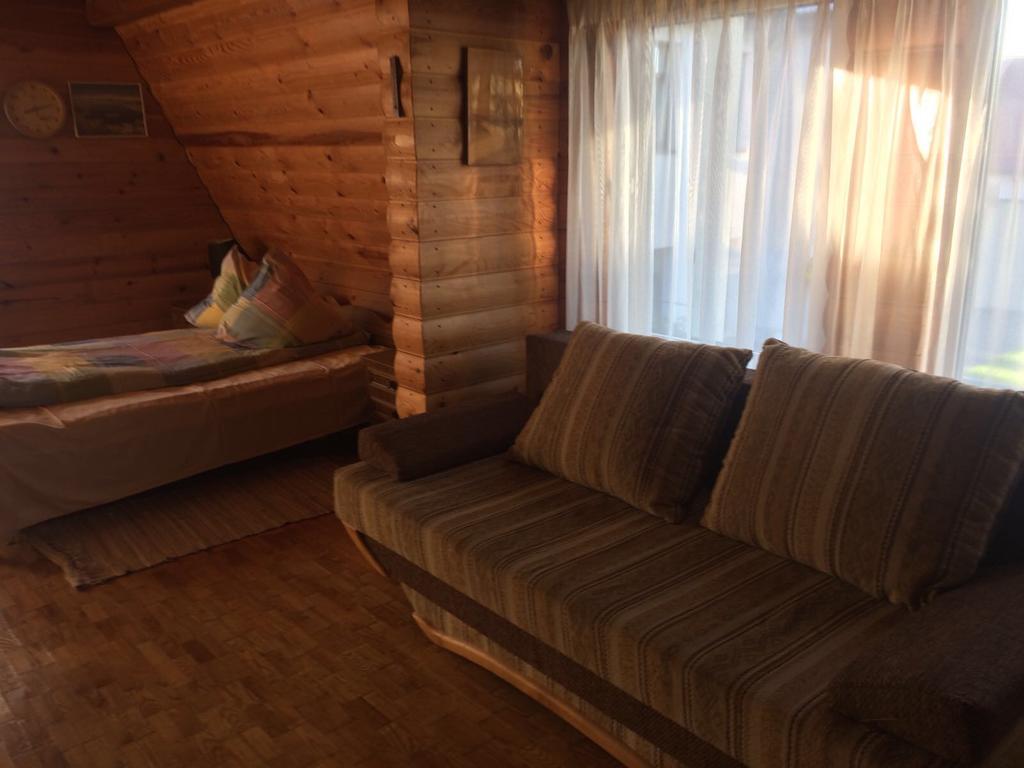 Viesu Nams Mezu 13 Hotel Ventspils Ngoại thất bức ảnh